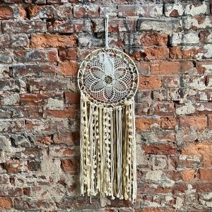 NWT Macrame Dream Catcher, Gold and Cream